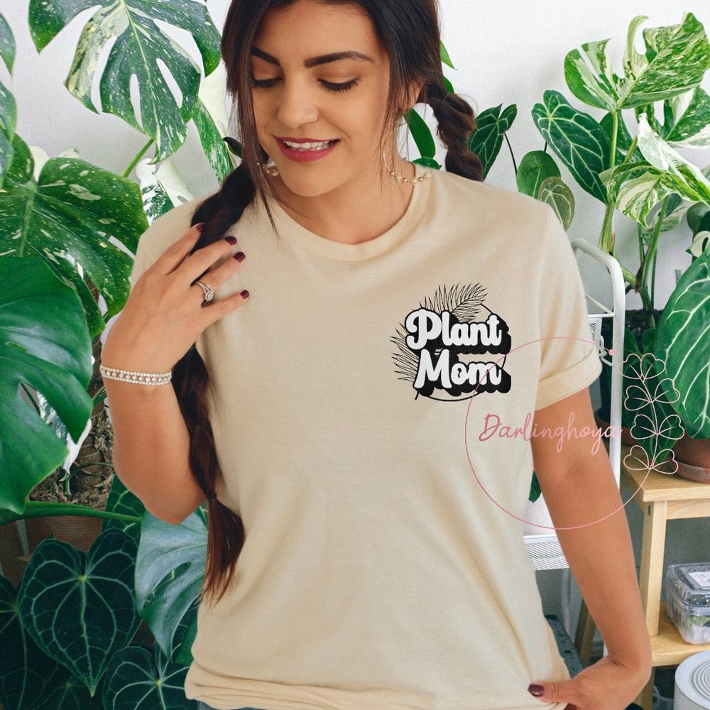 Plant Mom Pocket Unisex Short Sleeve Graphic T-Shirt - Natural